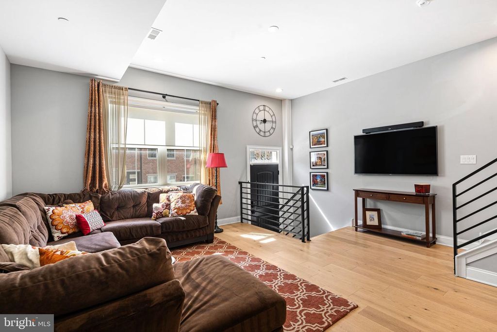 326 WRIGHT ST, PHILADELPHIA, PA 19128 — photo 2