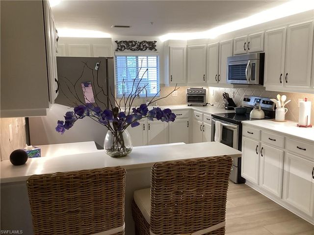 782 Eagle Creek DR # 202, Naples, FL 34113