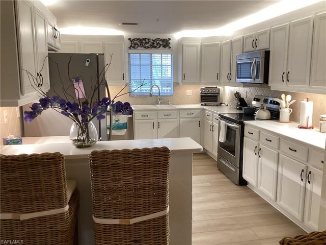 782 Eagle Creek DR # 202, Naples, FL 34113