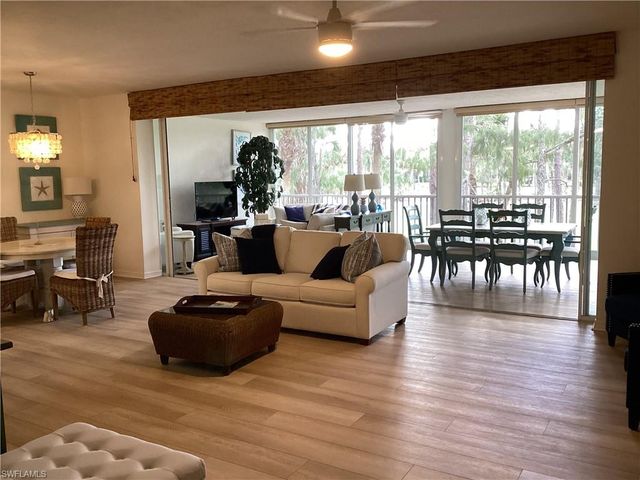 782 Eagle Creek DR # 202, Naples, FL 34113