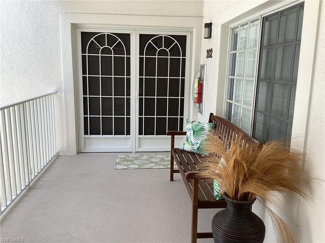 782 Eagle Creek DR # 202, Naples, FL 34113