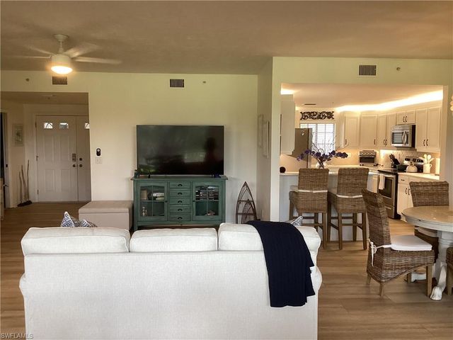 782 Eagle Creek DR # 202, Naples, FL 34113