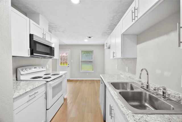 6219 Kelly Elliott Road, Arlington, TX 76001