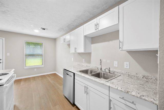 6219 Kelly Elliott Road, Arlington, TX 76001