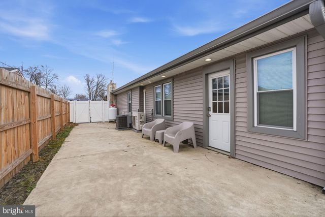 21 BORDER ROCK RD, Levittown, PA 19057