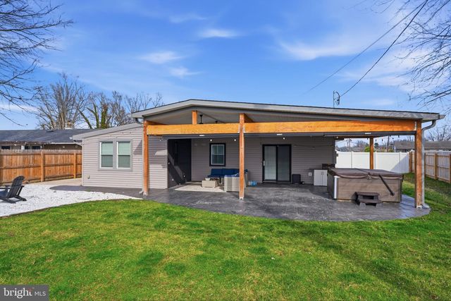 21 BORDER ROCK RD, Levittown, PA 19057