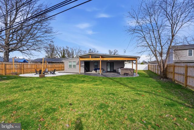 21 BORDER ROCK RD, Levittown, PA 19057