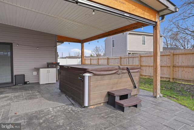 21 BORDER ROCK RD, Levittown, PA 19057