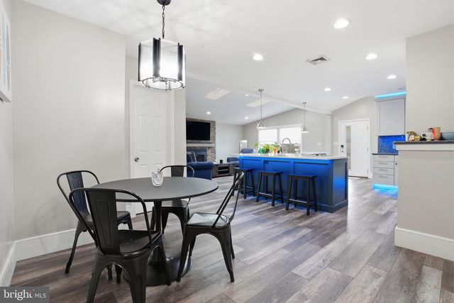 21 BORDER ROCK RD, Levittown, PA 19057