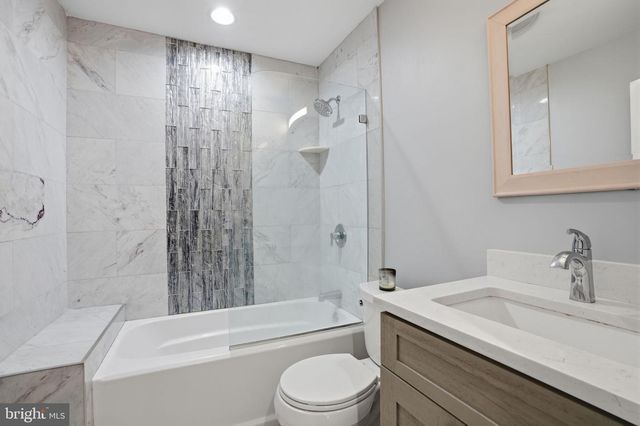 21 BORDER ROCK RD, Levittown, PA 19057