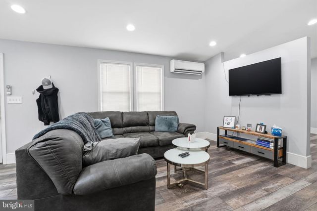 21 BORDER ROCK RD, Levittown, PA 19057