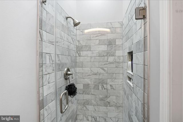 21 BORDER ROCK RD, Levittown, PA 19057