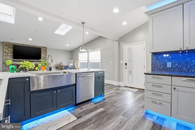 21 BORDER ROCK RD, Levittown, PA 19057