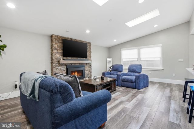 21 BORDER ROCK RD, Levittown, PA 19057