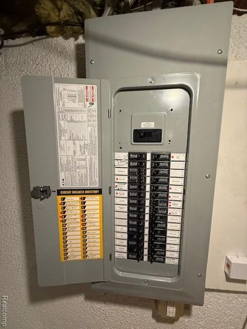 41350 N Woodward Avenue 8, Bloomfield Hills, MI 48304