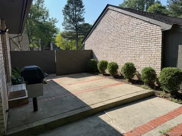 41350 N Woodward Avenue 8, Bloomfield Hills, MI 48304