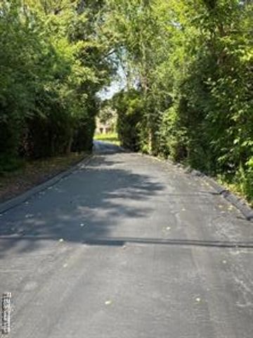 41350 N Woodward Avenue 8, Bloomfield Hills, MI 48304