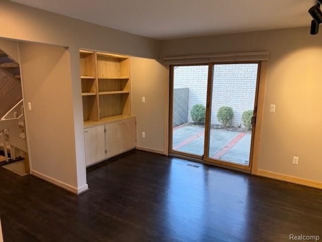 41350 N Woodward Avenue 8, Bloomfield Hills, MI 48304