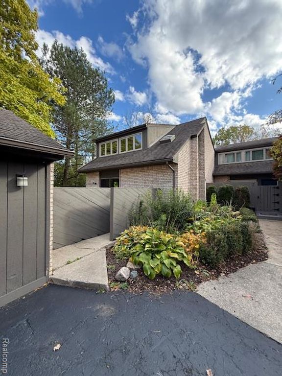 41350 N Woodward Avenue 8, Bloomfield Hills, MI 48304
