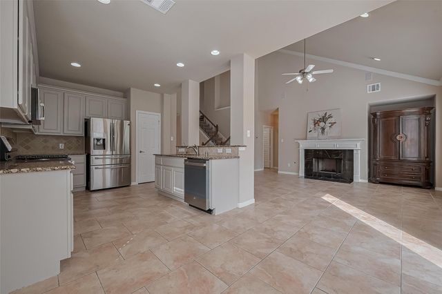 15 Wenoah Place, The Woodlands, TX 77389