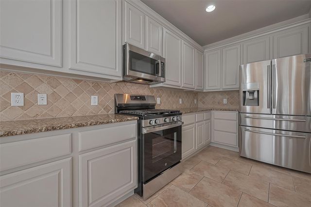15 Wenoah Place, The Woodlands, TX 77389