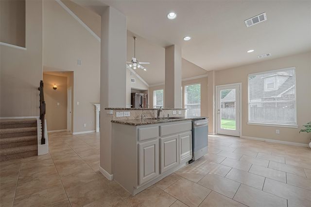 15 Wenoah Place, The Woodlands, TX 77389