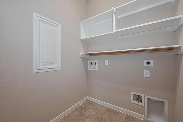 15 Wenoah Place, The Woodlands, TX 77389