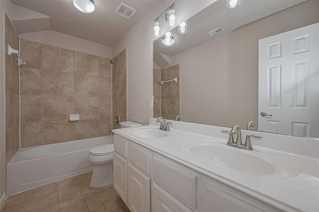 15 Wenoah Place, The Woodlands, TX 77389