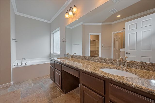15 Wenoah Place, The Woodlands, TX 77389