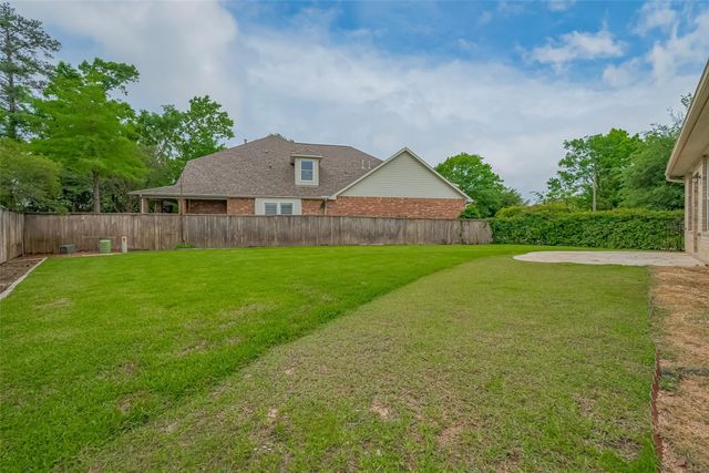 15 Wenoah Place, The Woodlands, TX 77389