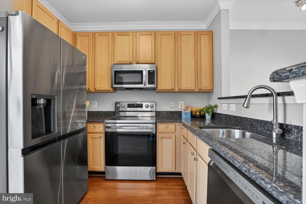 Image 12 of property listing at 42462 HOLLYHOCK TER, Brambleton, VA 20148