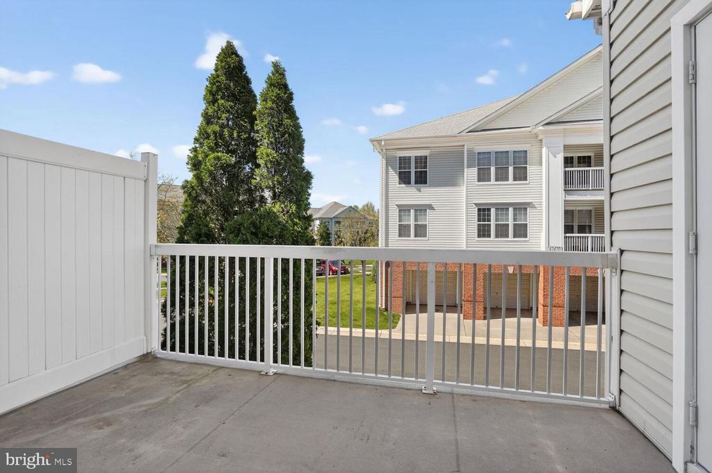 Image 13 of property listing at 42462 HOLLYHOCK TER, Brambleton, VA 20148