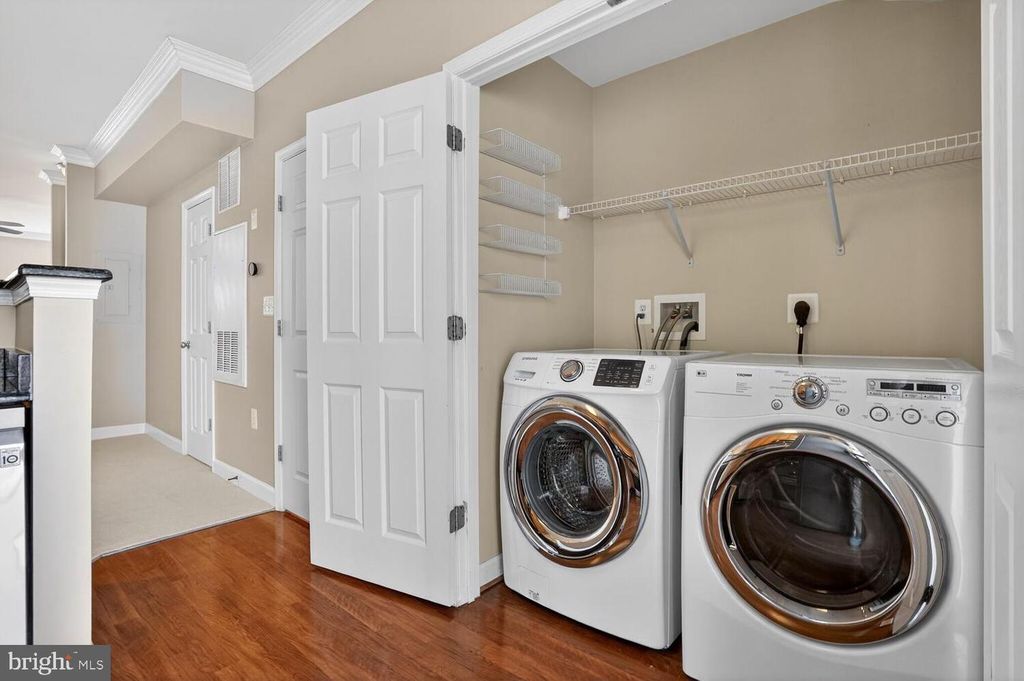 Image 14 of property listing at 42462 HOLLYHOCK TER, Brambleton, VA 20148