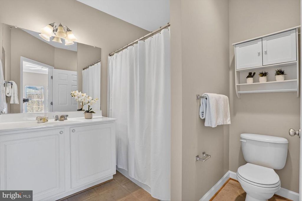 Image 18 of property listing at 42462 HOLLYHOCK TER, Brambleton, VA 20148