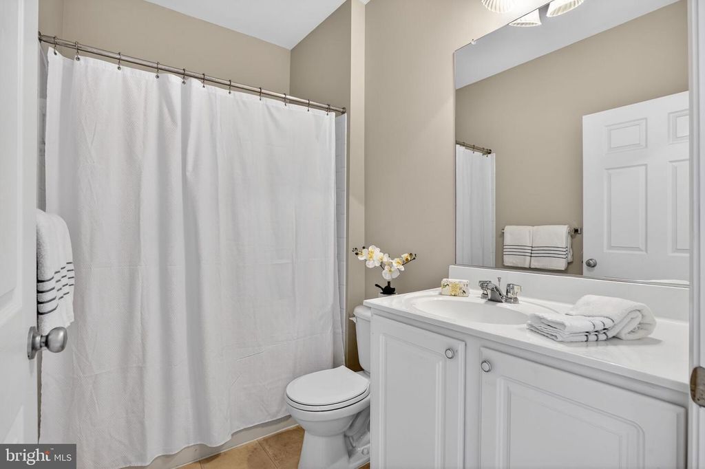 Image 21 of property listing at 42462 HOLLYHOCK TER, Brambleton, VA 20148