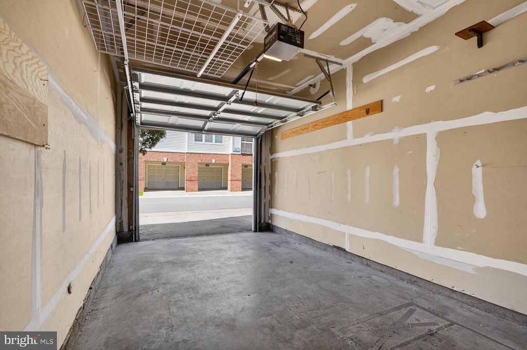 Image 23 of property listing at 42462 HOLLYHOCK TER, Brambleton, VA 20148