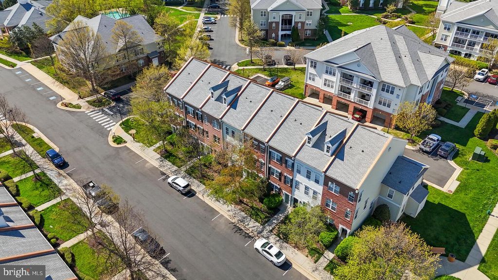 Image 26 of property listing at 42462 HOLLYHOCK TER, Brambleton, VA 20148