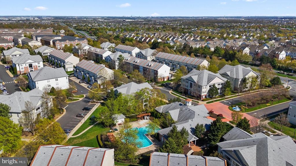 Image 27 of property listing at 42462 HOLLYHOCK TER, Brambleton, VA 20148