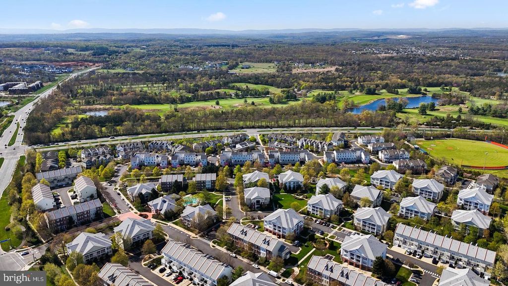 Image 29 of property listing at 42462 HOLLYHOCK TER, Brambleton, VA 20148