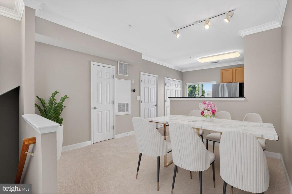 Image 9 of property listing at 42462 HOLLYHOCK TER, Brambleton, VA 20148