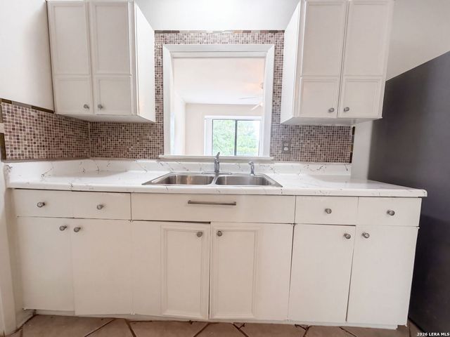 3650 VERSAILLES DR, San Antonio, TX 78219
