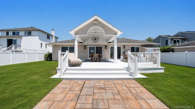 40 Laura Lee Drive, Center Moriches, NY 11934