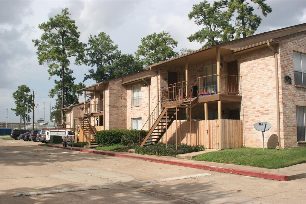 16303 Lyons School Rd 402, Spring, TX 77379