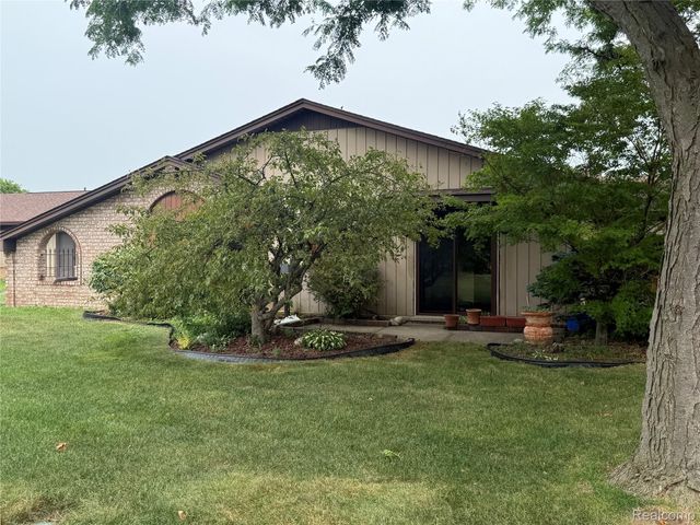 11797 Meadow Lane Drive, Warren, MI 48093