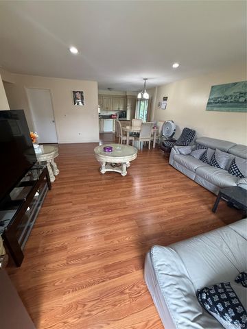 11797 Meadow Lane Drive, Warren, MI 48093