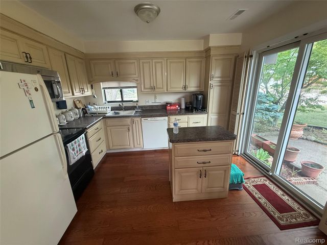11797 Meadow Lane Drive, Warren, MI 48093