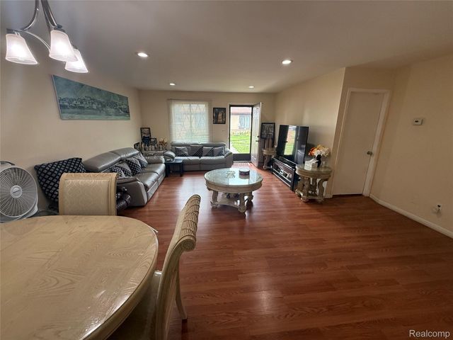 11797 Meadow Lane Drive, Warren, MI 48093