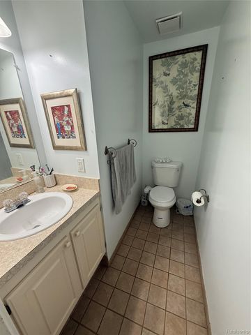 11797 Meadow Lane Drive, Warren, MI 48093
