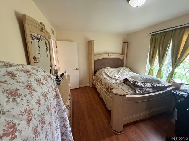 11797 Meadow Lane Drive, Warren, MI 48093