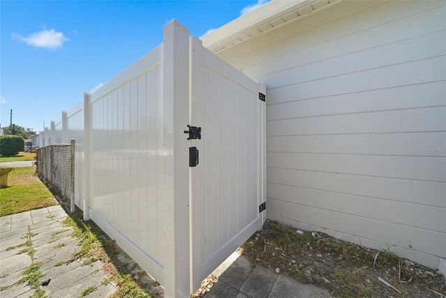 301 58TH STREET N, St Petersburg, FL 33710